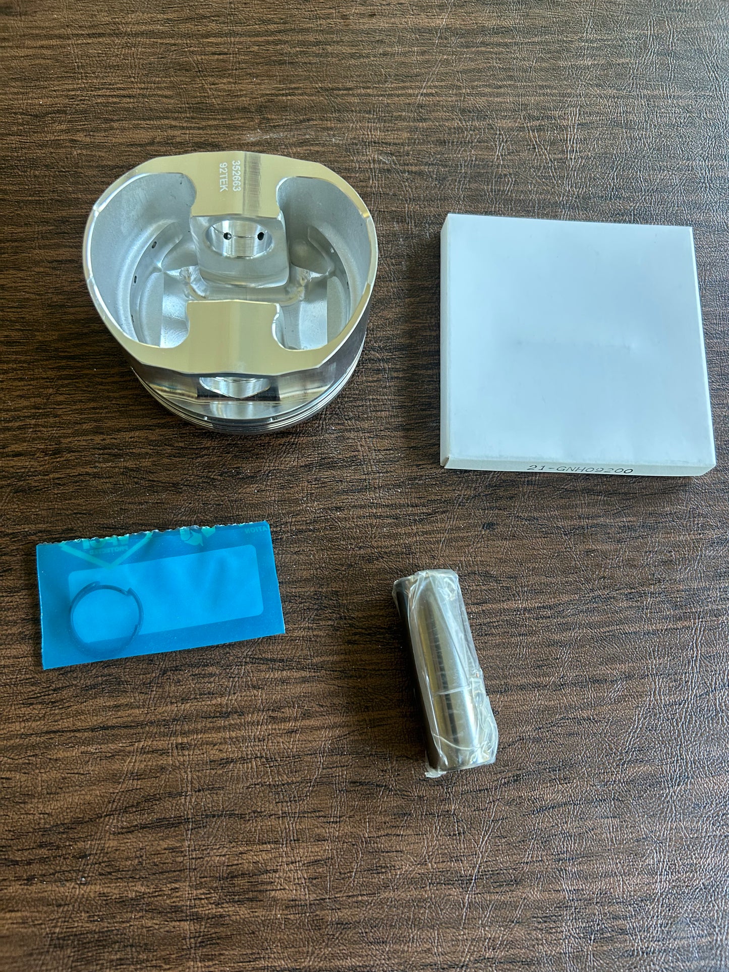 E7 Piston